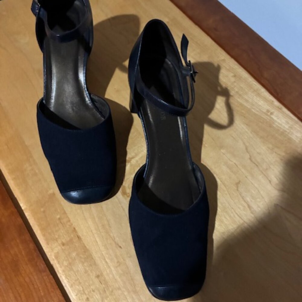 Women's Mary Janes with Open Vamp